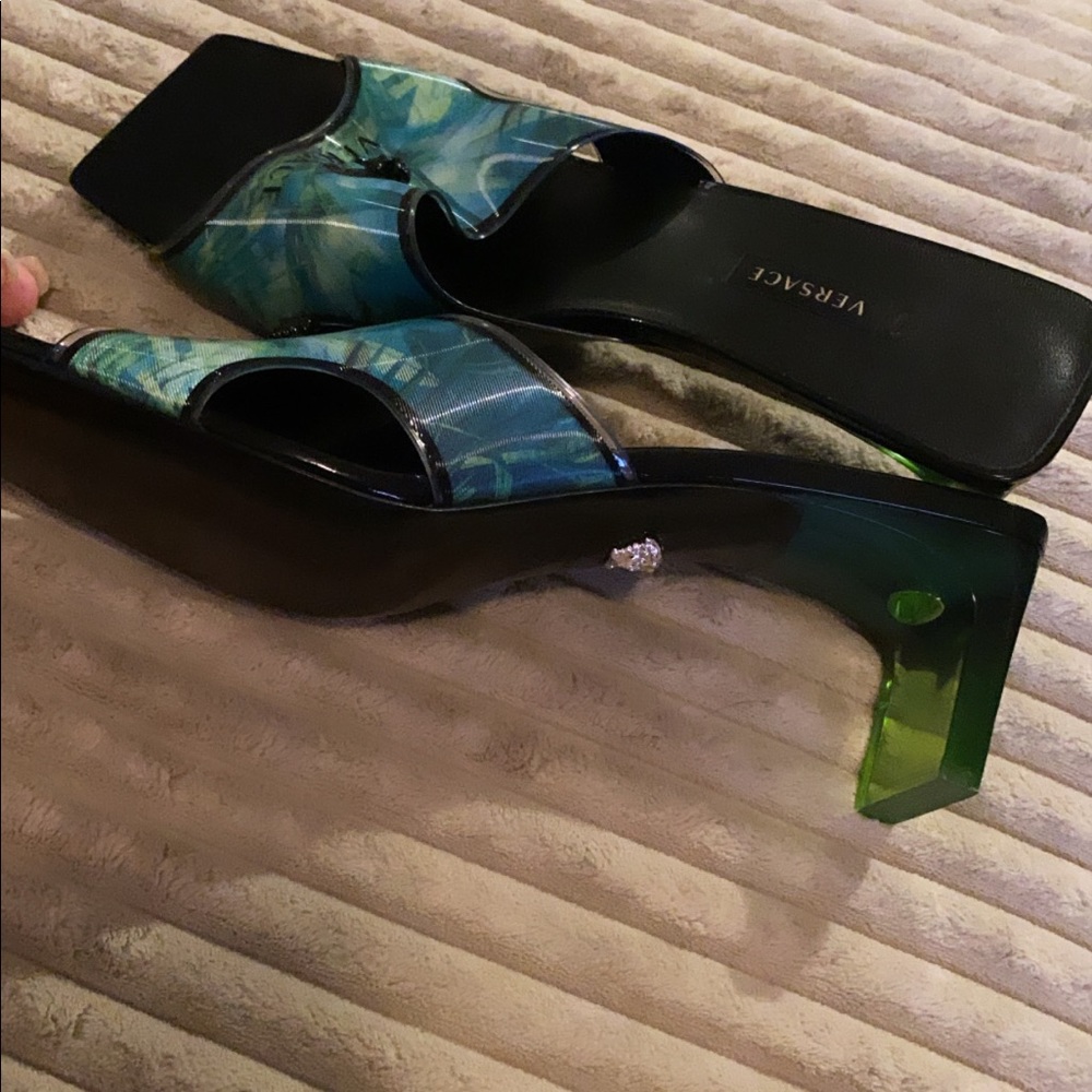 Heels - Picture 2 of 2